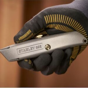 product image of stanley knife in hand