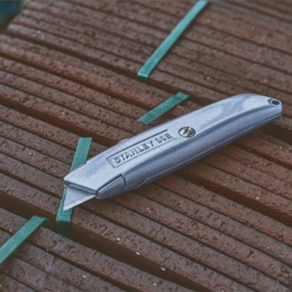 product image of stanley knife in use