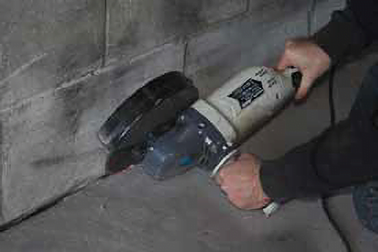 image of cutting into corner for floor application of tanking slurry